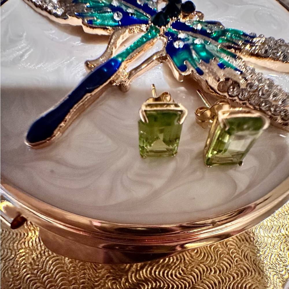 2.14 ct 14K solid Gold Genuine brilliant Emerald cut Peridot  studs - Picture 3 of 10